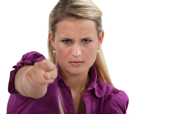 Mulher irritada apontando o dedo — Fotografia de Stock
