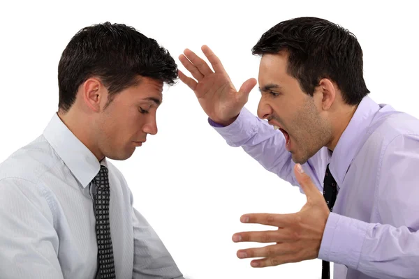 Homem gritando com colega — Fotografia de Stock