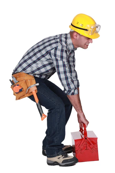Travailleur avec une boîte à outils lourde — Photo