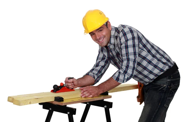 Carpinteiro trabalhando na bancada — Fotografia de Stock