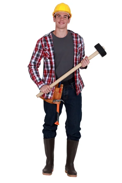 Jovem trabalhador da construção segurando martelo de trenó — Fotografia de Stock