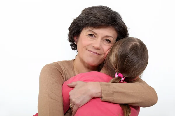 Donna che abbraccia sua nipote — Foto Stock