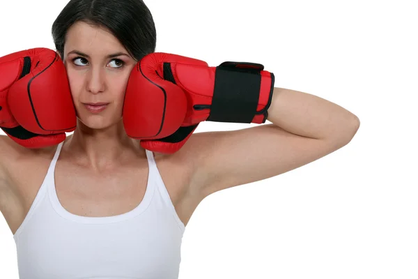 Esmer kadın boksör — Stok fotoğraf