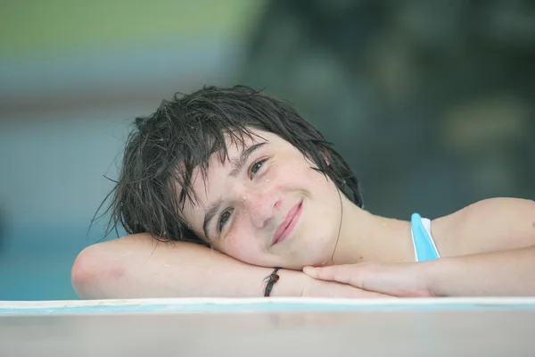 水泳の十代の少女 — ストック写真