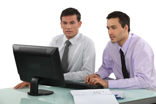 Two young businessman working together — Stock Photo, Image