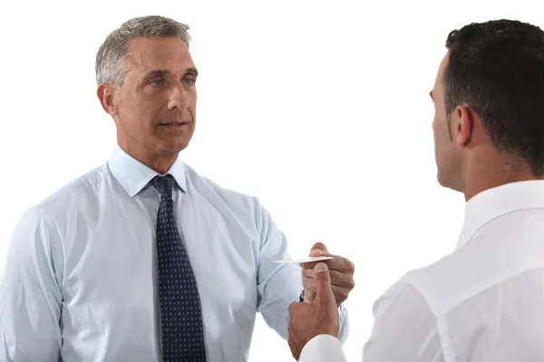 Executives exchanging business cards — Stock Photo, Image
