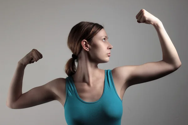 Pokazując biceps — Zdjęcie stockowe