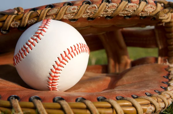 Baseball in guanto — Foto Stock