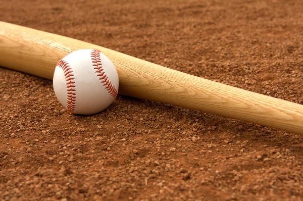 棒球与蝙蝠 — 图库照片