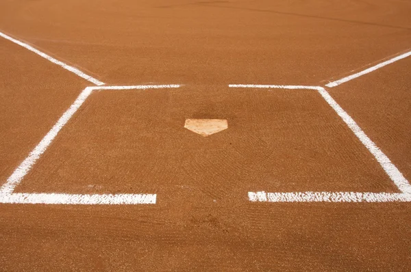 Бейсбольное поле на домашней площадке — стоковое фото