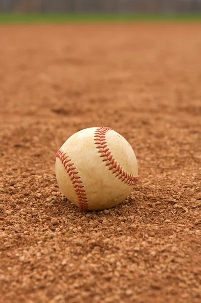 Baseball i infield — Stockfoto