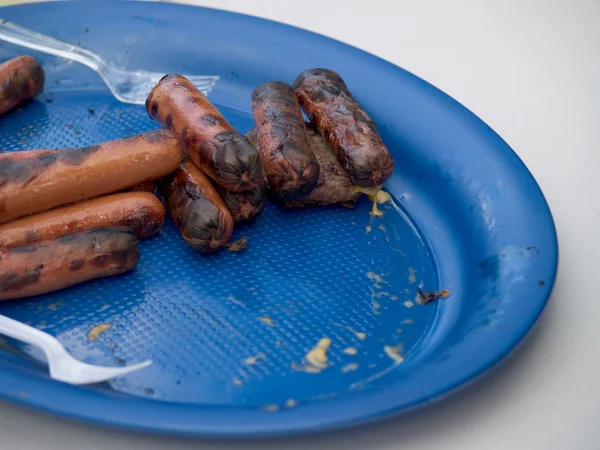 Nakousnuté nevábný hotdogs — Stock fotografie