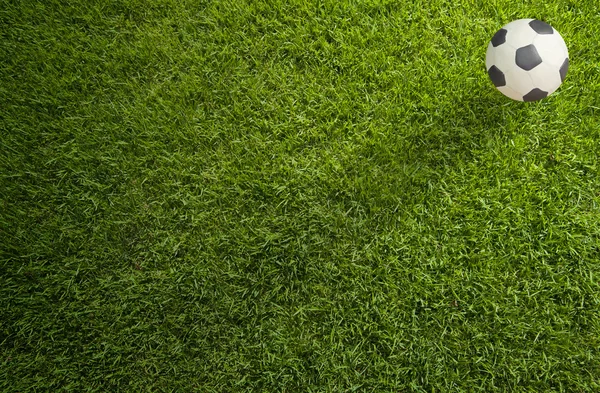 Plasticine calcio su sfondo erba — Foto Stock