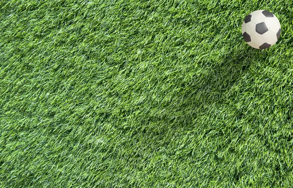 橡皮泥足球草背景上 — 图库照片