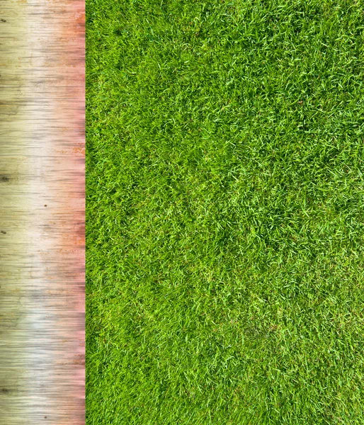 Holz auf Gras Hintergrund und Textur — Stockfoto