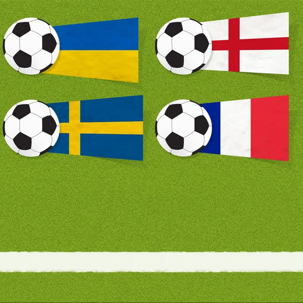 Футбол с пластмассовым флагом на фоне травы — стоковое фото