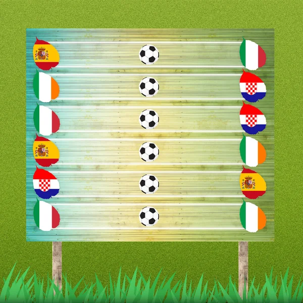 Scène de groupe et panneau d'affichage du football sur fond d'herbe — Photo
