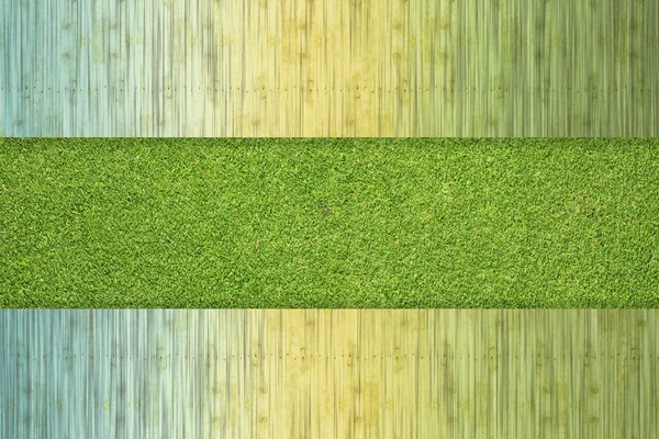 Farbe Holz auf Gras Hintergrund und Textur — Stockfoto