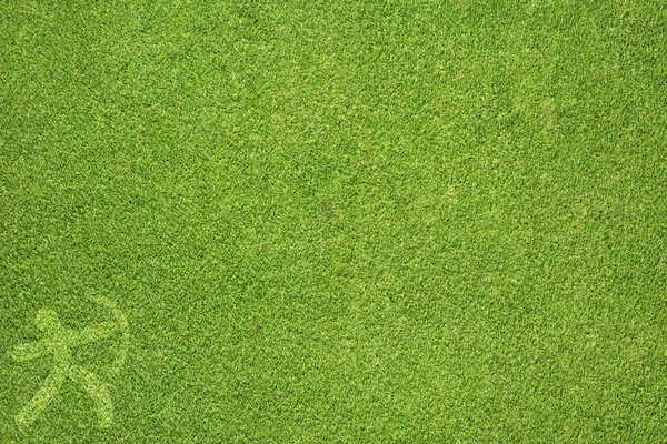 Спортивный лучник на зеленой траве текстуры и фона — стоковое фото
