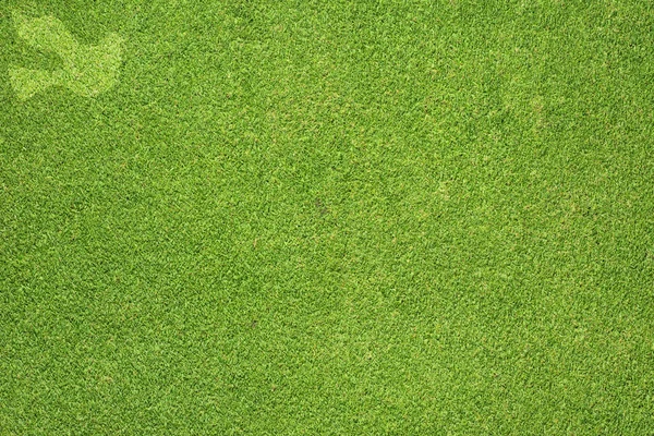 Значок мира на зеленой текстуре травы и фоне — стоковое фото