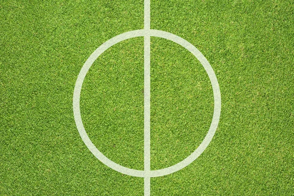 Yeşil çim zemin üzerinde futbol sahası — Stok fotoğraf