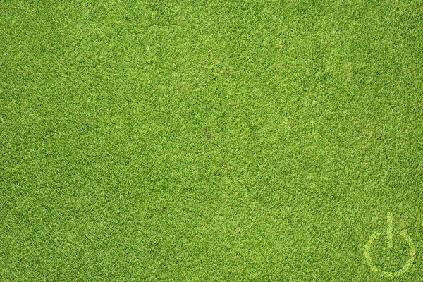 Значок выключения на зеленом фоне травы — стоковое фото