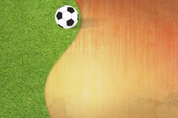 Fotboll på grönt gräs och papper bakgrund — Stockfoto