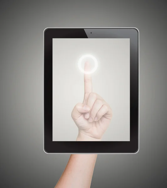 Hand drückt Tablet auf Touchscreen leere Schnittstelle — Stockfoto