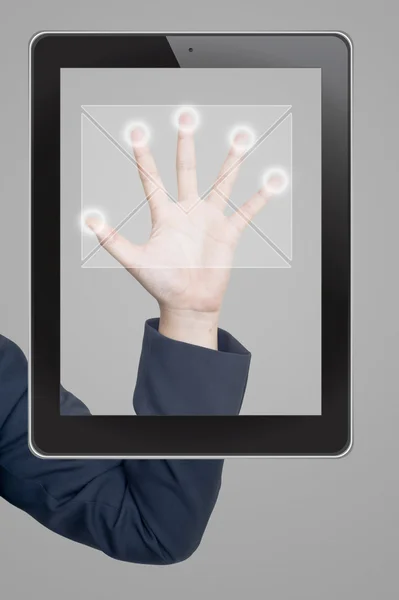 Mão empurrando tablet ícone de correio em uma interface de tela de toque em branco — Fotografia de Stock