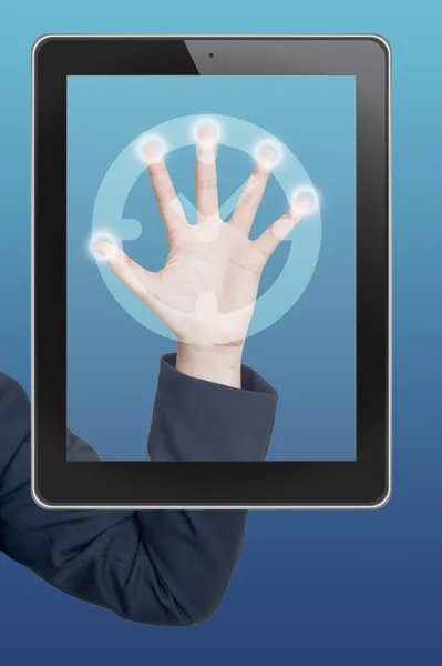 Hand duwen klok pictogram Tablet PC op een lege interface van het aanrakingsscherm — Stockfoto