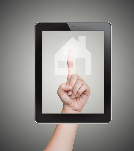 Botão de mão empurrando para casa do tablet em uma tela sensível ao toque — Fotografia de Stock