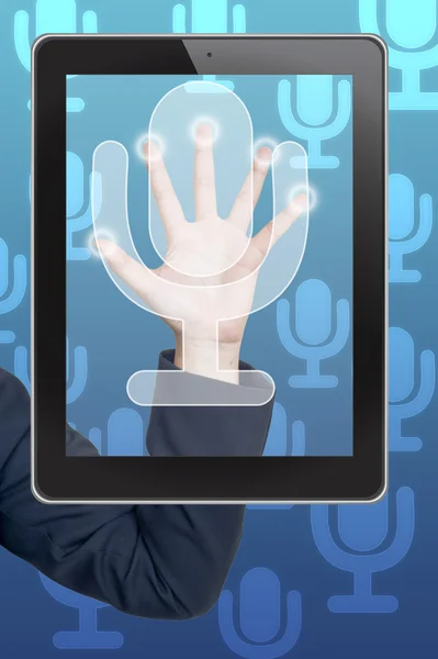 Mão empurrando tablet ícone de microfone em uma interface de tela de toque em branco — Fotografia de Stock
