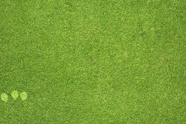 Ballong på grönt gräs textur och bakgrund — Stockfoto