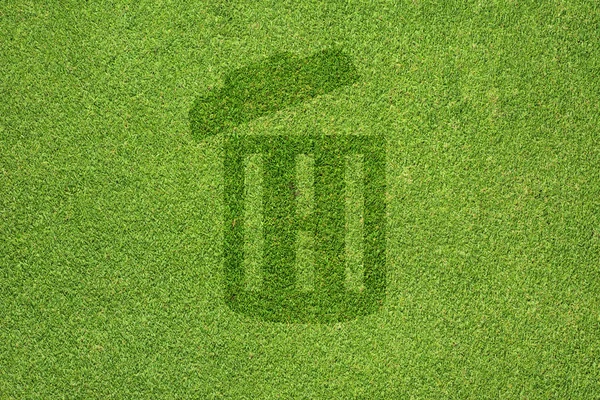 Ícone de lixo na textura de grama verde e fundo — Fotografia de Stock