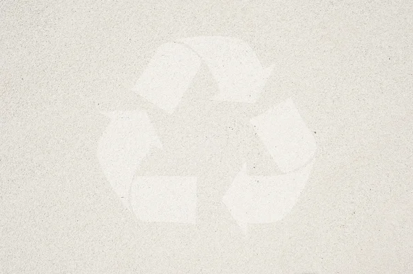 Recycle pictogram op zand achtergrond en textuur — Stockfoto