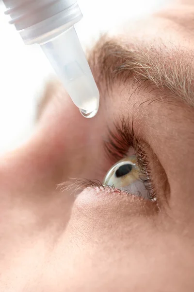 Dripping eye with eyes drops — Stock Photo, Image