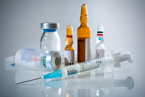 Medical ampoules and syringe — Stock Photo, Image