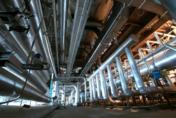 Uitrusting, kabels en leidingen als gevonden binnenkant van industriële powe — Stockfoto