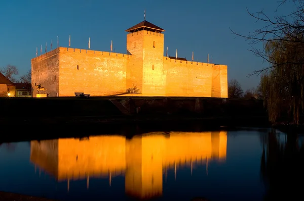 Il castello di Gyula al crepuscolo — Foto Stock
