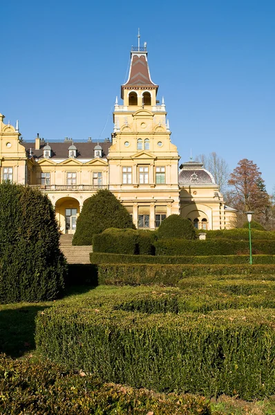 Il castello di Venckheim con il parco — Foto Stock