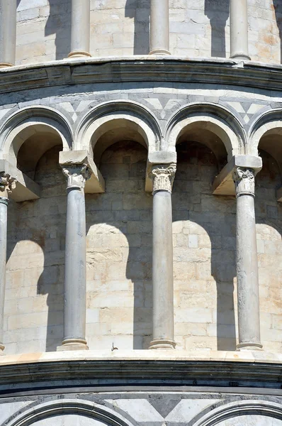 Detalhe da torre inclinada de Pisa — Fotografia de Stock