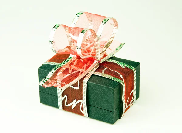 Confezione regalo con fiocco — Foto Stock