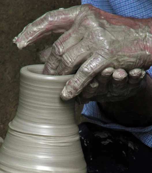 传统的工作，在陶瓷 (4) — 图库照片