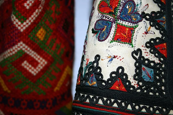 Costume popolare tradizionale rumeno.Dettaglio 1 — Foto Stock