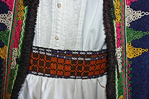 Traje popular romeno tradicional.Detalhe 16 — Fotografia de Stock