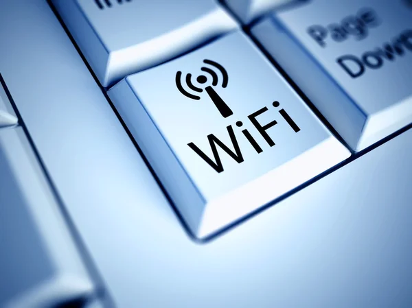 Клавиатура и синяя кнопка Wi-Fi, концепция Интернета — стоковое фото
