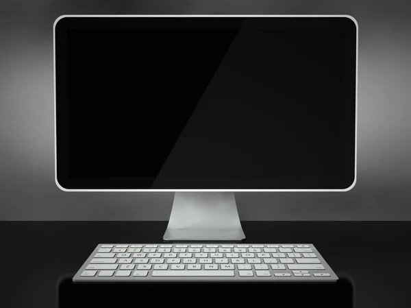 Экран настольного компьютера, беспроводная клавиатура — стоковое фото