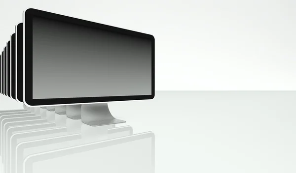 Екрани комп'ютерів стільниці в рядку на білому тлі, простір тексту — стокове фото
