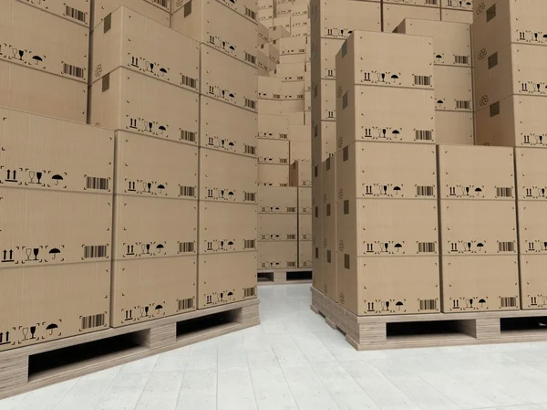 Boîtes en carton sur palettes en bois, à l'intérieur de l'entrepôt — Photo