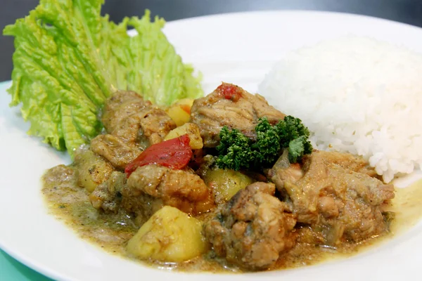 Curry con arroz —  Fotos de Stock